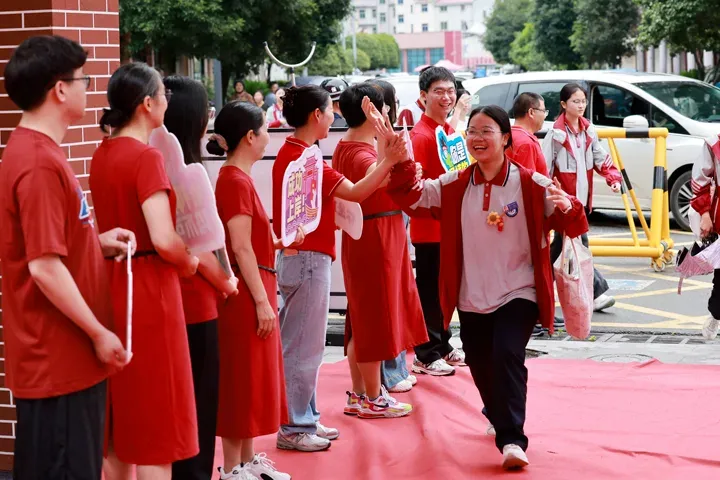 2026中考平稳收官 ,6月30日左右可查询成绩-第2张图片-四季读书网