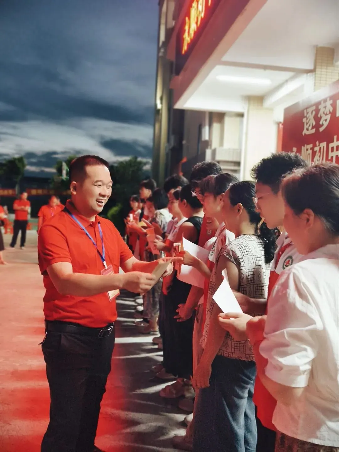逐梦中考 永顺必胜——北流市永顺初级中学举行2026届中考壮行大会-第15张图片-四季读书网 逐梦中考 永顺必胜——北流市永顺初级中学举行2026届中考壮行大会-第15张图片-四季读书网