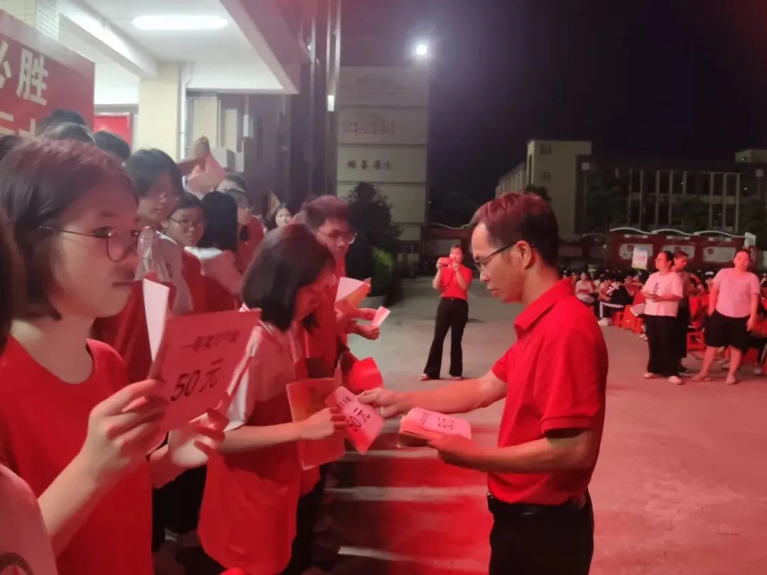 逐梦中考 永顺必胜——北流市永顺初级中学举行2026届中考壮行大会-第20张图片-四季读书网 逐梦中考 永顺必胜——北流市永顺初级中学举行2026届中考壮行大会-第20张图片-四季读书网