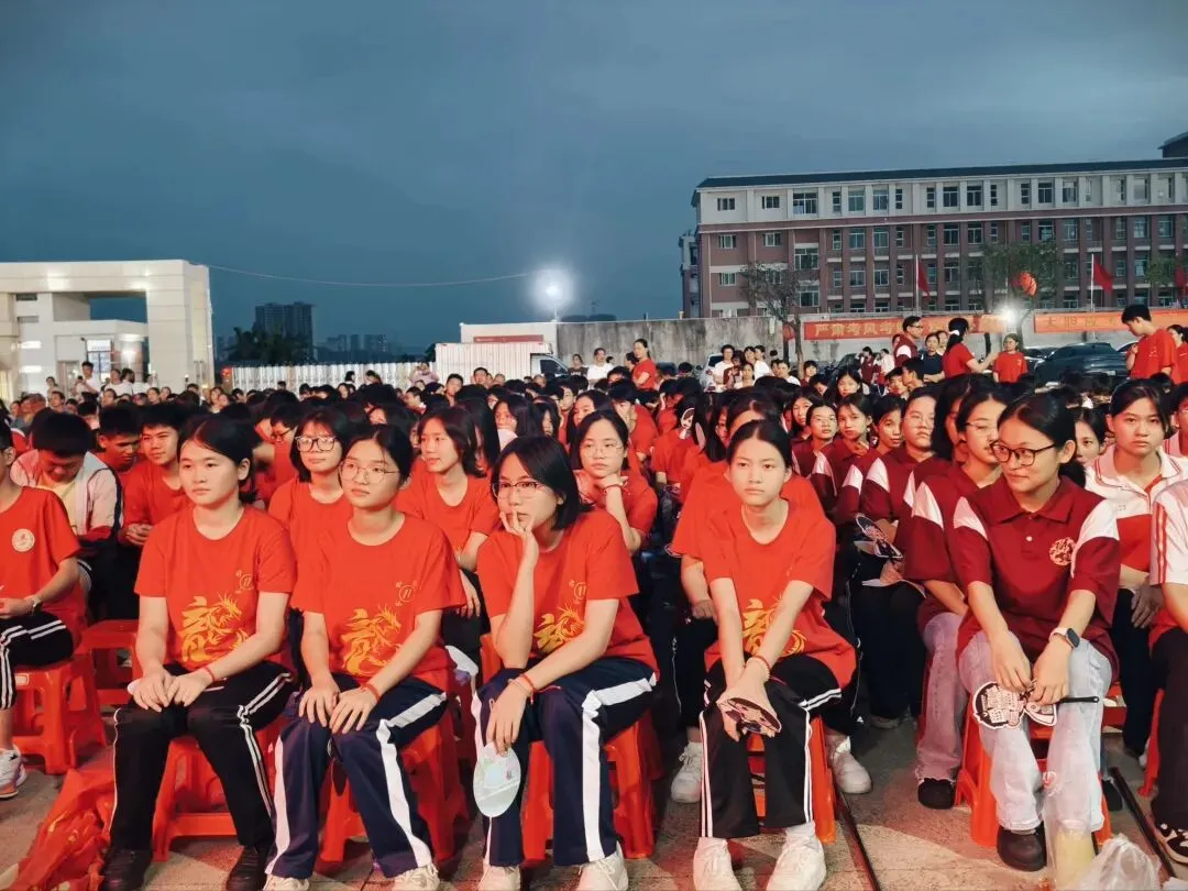 逐梦中考 永顺必胜——北流市永顺初级中学举行2026届中考壮行大会-第36张图片-四季读书网 逐梦中考 永顺必胜——北流市永顺初级中学举行2026届中考壮行大会-第36张图片-四季读书网