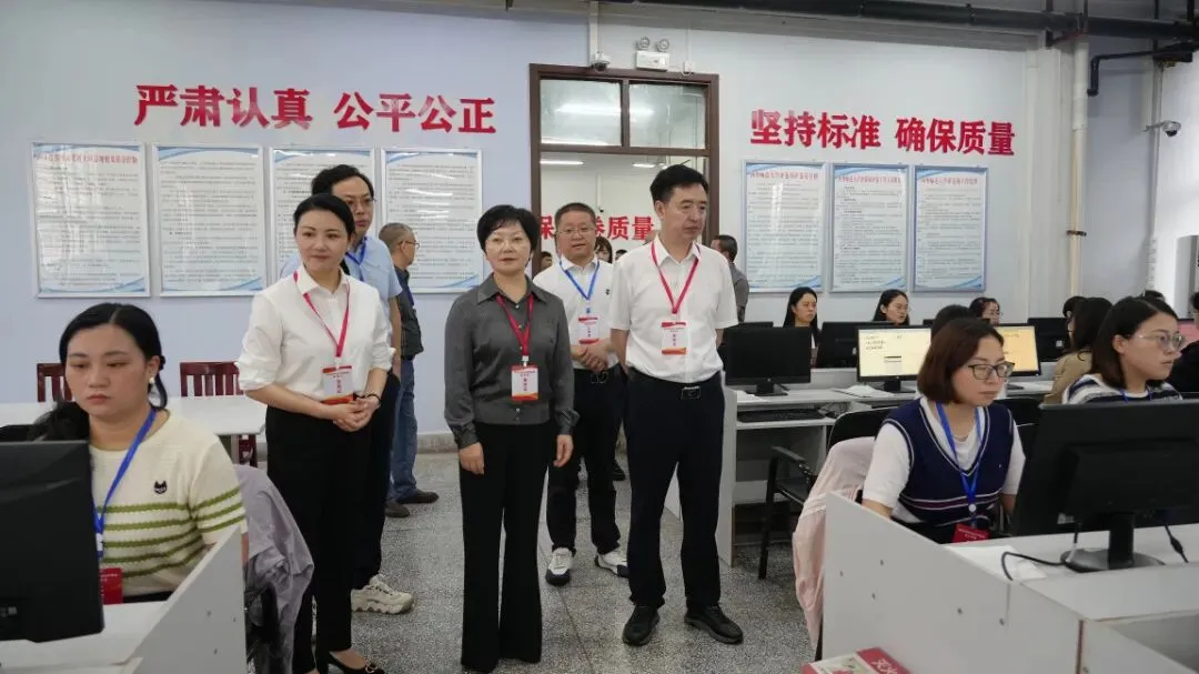 中考动态丨直击南充市2026年中考评卷现场-第1张图片-四季读书网 中考动态丨直击南充市2026年中考评卷现场-第1张图片-四季读书网