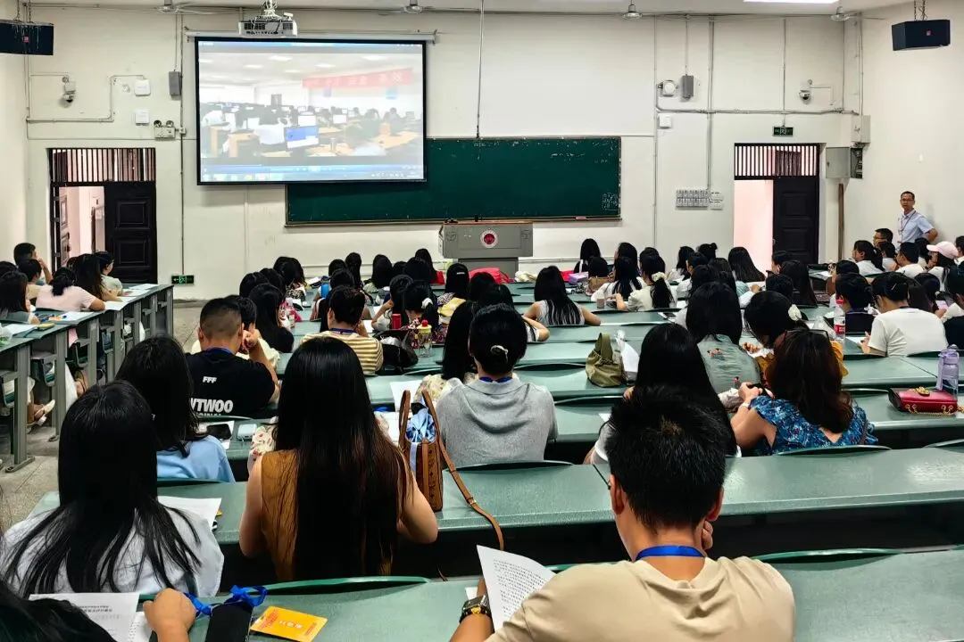 中考动态丨直击南充市2026年中考评卷现场-第5张图片-四季读书网 中考动态丨直击南充市2026年中考评卷现场-第5张图片-四季读书网