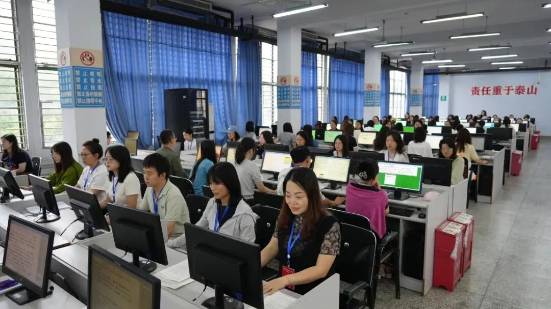 中考动态丨直击南充市2026年中考评卷现场-第9张图片-四季读书网 中考动态丨直击南充市2026年中考评卷现场-第9张图片-四季读书网