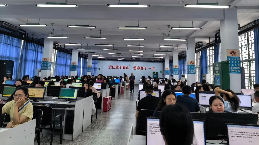 中考动态丨直击南充市2026年中考评卷现场-第10张图片-四季读书网 中考动态丨直击南充市2026年中考评卷现场-第10张图片-四季读书网