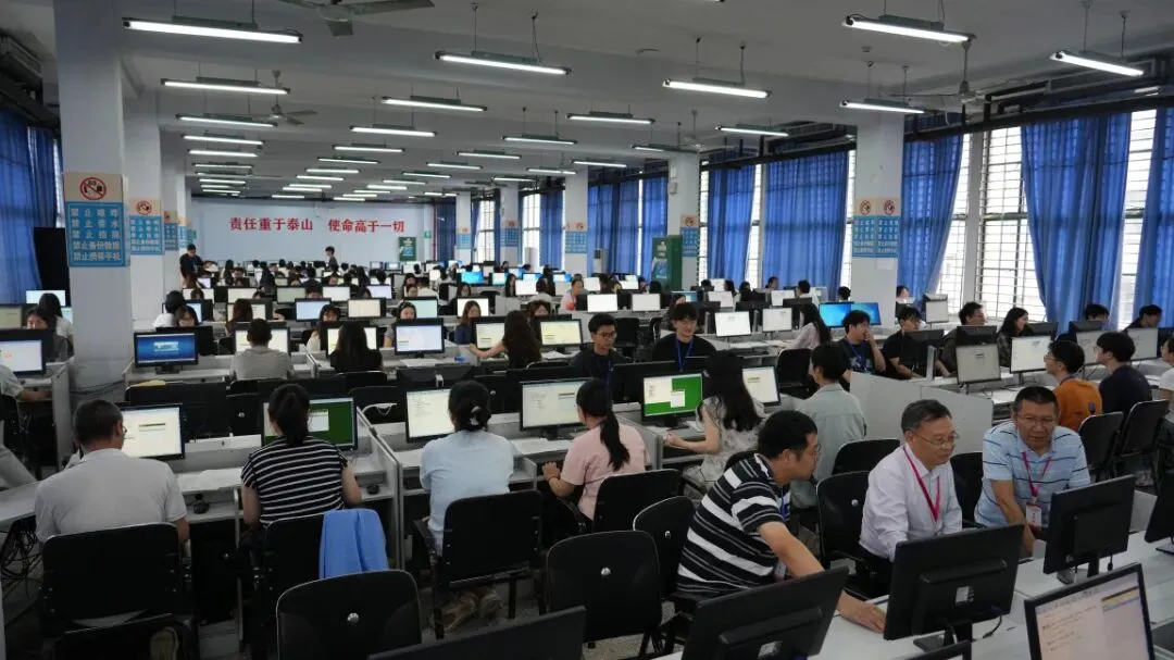 中考动态丨直击南充市2026年中考评卷现场-第11张图片-四季读书网 中考动态丨直击南充市2026年中考评卷现场-第11张图片-四季读书网
