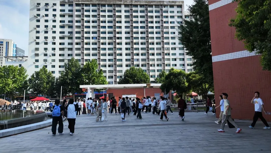 中考落幕:少年逐梦勇向前-第7张图片-四季读书网