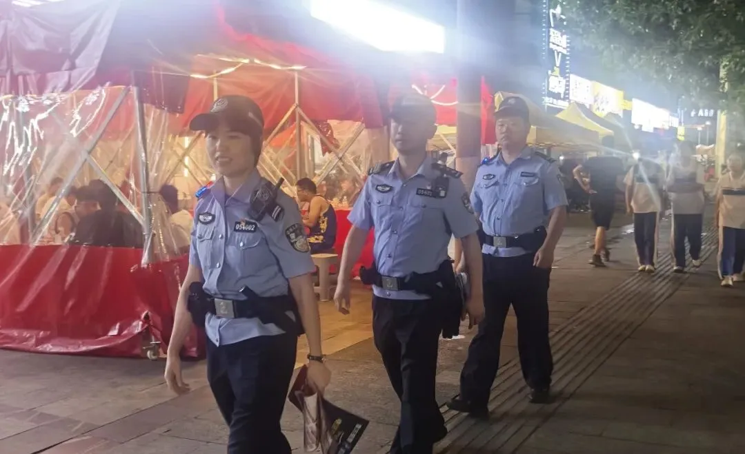 守护平安不“掉线 !万山公安开展中考后集中夜查统一行动-第3张图片-四季读书网