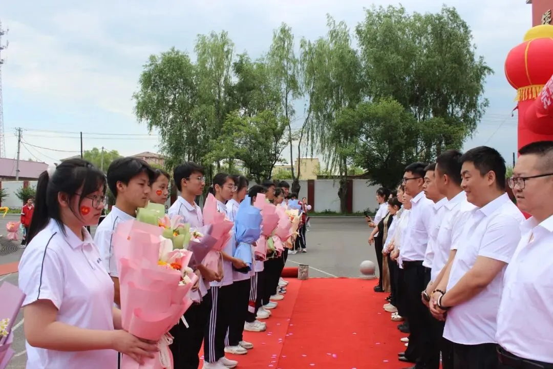 亮剑中考 再创辉煌——鹅坡集团阿城校区哈尔滨市龙涤新世纪学校隆重举行2026届出征仪式-第18张图片-四季读书网 亮剑中考 再创辉煌——鹅坡集团阿城校区哈尔滨市龙涤新世纪学校隆重举行2026届出征仪式-第18张图片-四季读书网