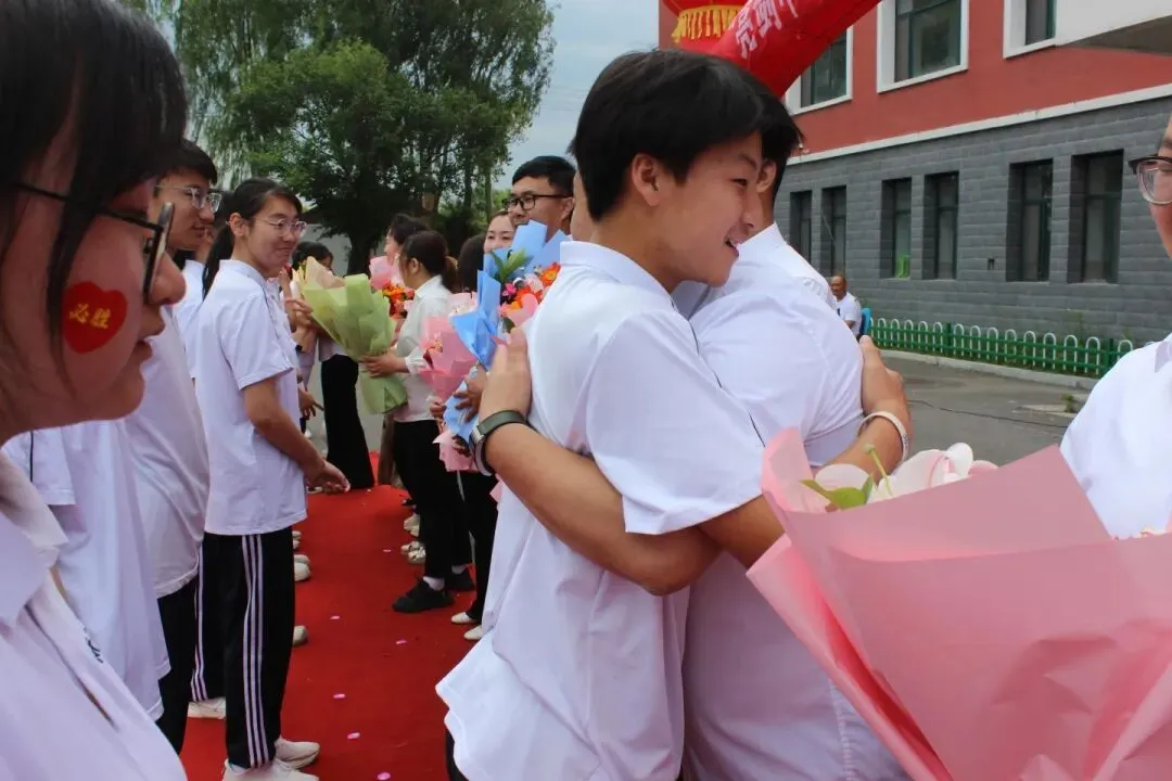 亮剑中考 再创辉煌——鹅坡集团阿城校区哈尔滨市龙涤新世纪学校隆重举行2026届出征仪式-第19张图片-四季读书网 亮剑中考 再创辉煌——鹅坡集团阿城校区哈尔滨市龙涤新世纪学校隆重举行2026届出征仪式-第19张图片-四季读书网