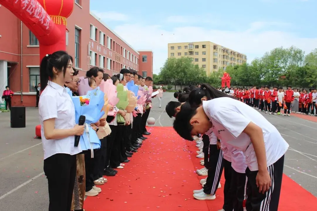 亮剑中考 再创辉煌——鹅坡集团阿城校区哈尔滨市龙涤新世纪学校隆重举行2026届出征仪式-第20张图片-四季读书网 亮剑中考 再创辉煌——鹅坡集团阿城校区哈尔滨市龙涤新世纪学校隆重举行2026届出征仪式-第20张图片-四季读书网