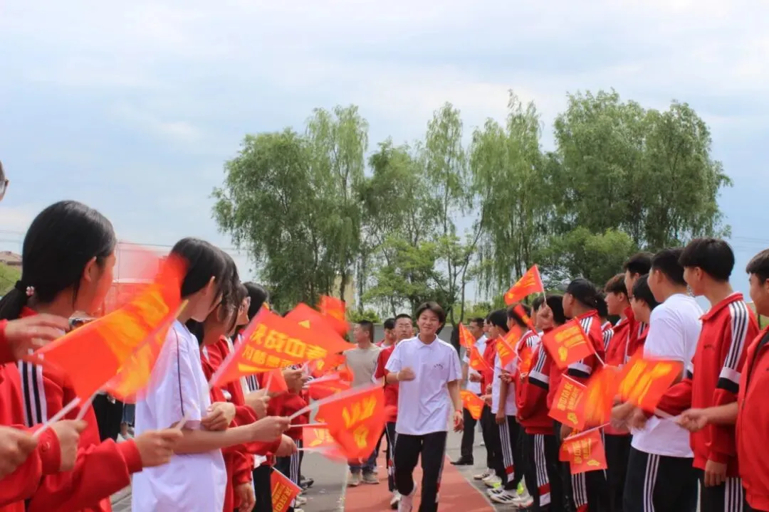 亮剑中考 再创辉煌——鹅坡集团阿城校区哈尔滨市龙涤新世纪学校隆重举行2026届出征仪式-第39张图片-四季读书网 亮剑中考 再创辉煌——鹅坡集团阿城校区哈尔滨市龙涤新世纪学校隆重举行2026届出征仪式-第39张图片-四季读书网