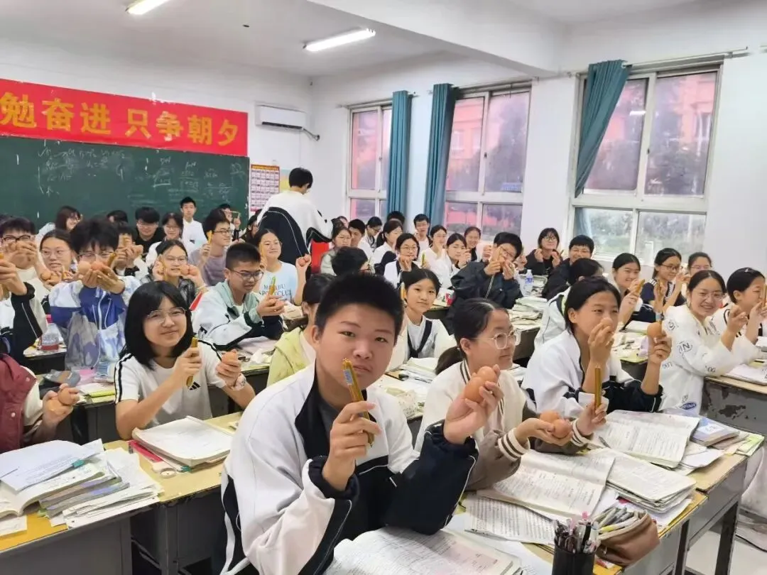 执笔逐梦,亮剑中考!上蔡中学2026年初三学子中考热血壮行!-第8张图片-四季读书网