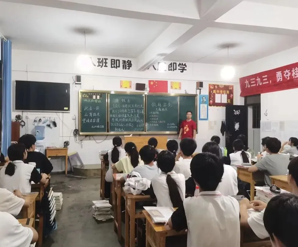 中考落幕,不负韶华丨贞丰县黔峰学校2026年中考结束寄语暨致家长的一封信-第23张图片-四季读书网