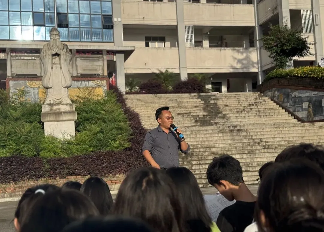 中考落幕,不负韶华丨贞丰县黔峰学校2026年中考结束寄语暨致家长的一封信-第26张图片-四季读书网