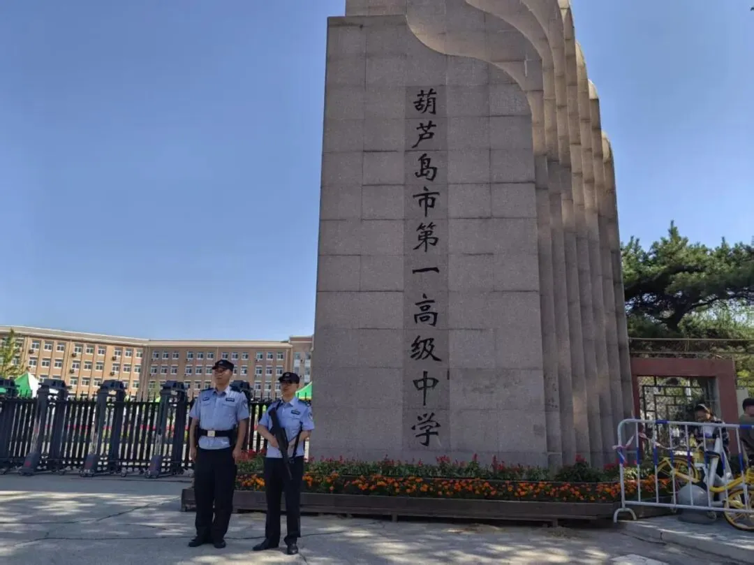 中考暖心守护|双份温柔瞬间,龙港公安护航少年逐梦-第5张图片-四季读书网 中考暖心守护|双份温柔瞬间,龙港公安护航少年逐梦-第5张图片-四季读书网