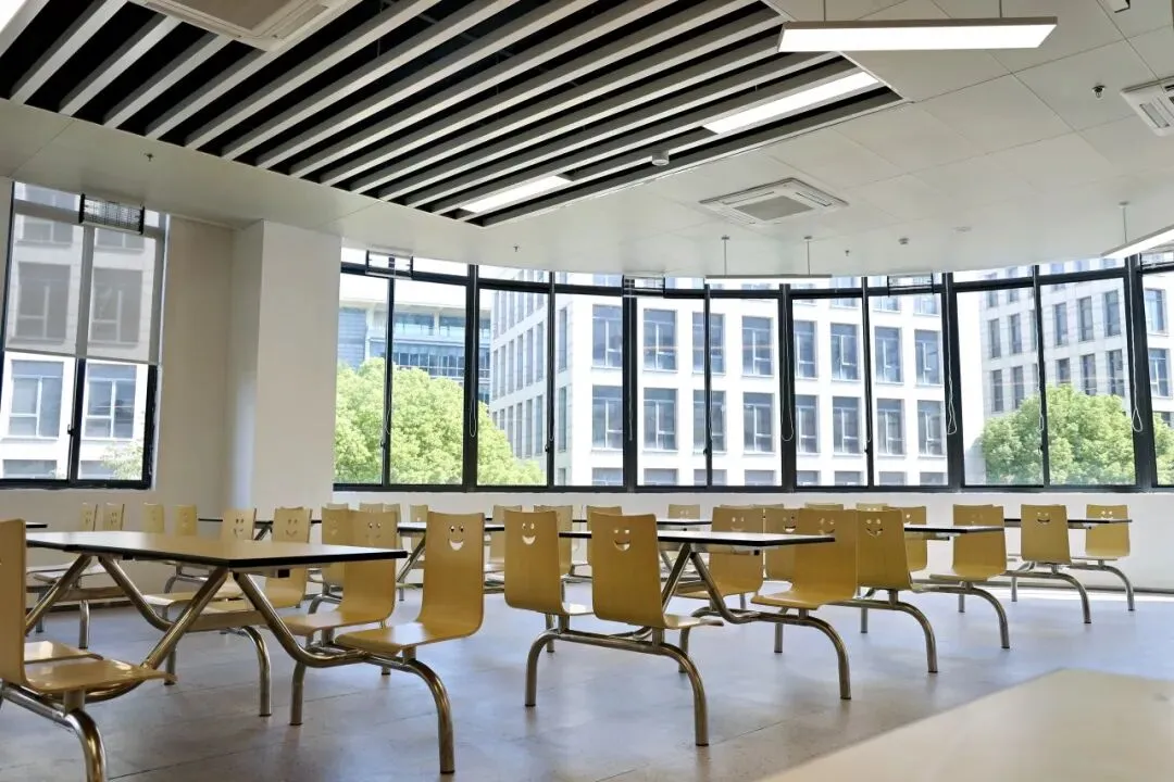 欢迎中考志愿填报上海松江区爱菊学校(代码175025)-第13张图片-四季读书网 欢迎中考志愿填报上海松江区爱菊学校(代码175025)-第13张图片-四季读书网