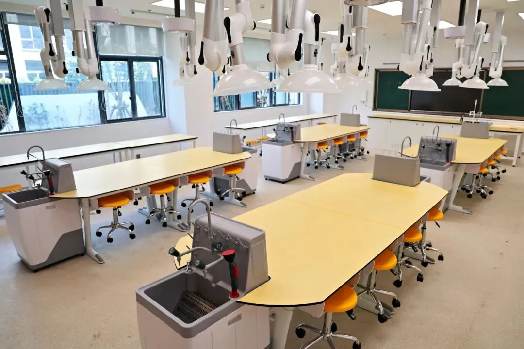 欢迎中考志愿填报上海松江区爱菊学校(代码175025)-第17张图片-四季读书网 欢迎中考志愿填报上海松江区爱菊学校(代码175025)-第17张图片-四季读书网