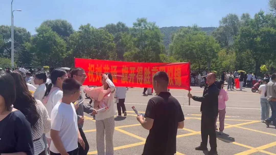 中考圆满收官!静乐少年,前路自有繁花!-第4张图片-四季读书网