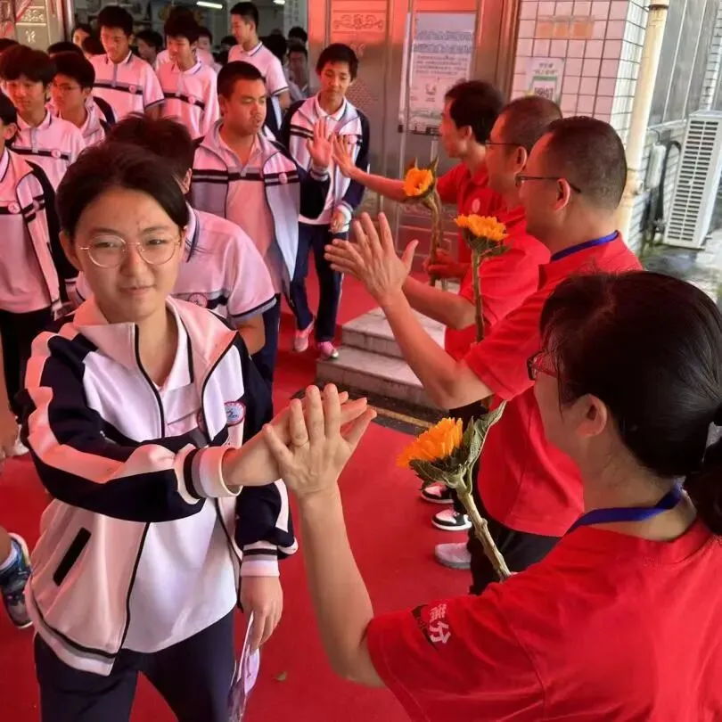 暖心送考,满载期许!洪塘中学教师花式为中考学子加油-第28张图片-四季读书网 暖心送考,满载期许!洪塘中学教师花式为中考学子加油-第28张图片-四季读书网