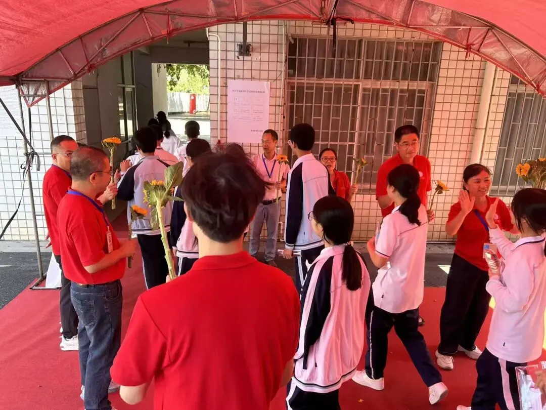 暖心送考,满载期许!洪塘中学教师花式为中考学子加油-第32张图片-四季读书网 暖心送考,满载期许!洪塘中学教师花式为中考学子加油-第32张图片-四季读书网