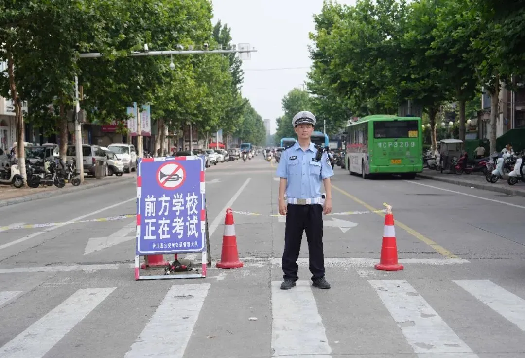 护航中考,“警”色相随!-第18张图片-四季读书网 护航中考,“警”色相随!-第18张图片-四季读书网