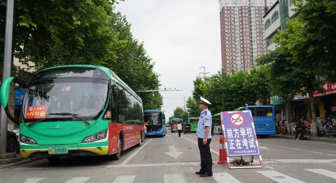 护航中考,“警”色相随!-第19张图片-四季读书网 护航中考,“警”色相随!-第19张图片-四季读书网