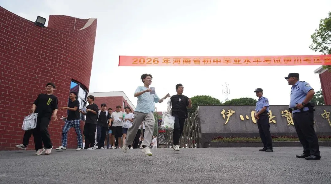 护航中考,“警”色相随!-第24张图片-四季读书网 护航中考,“警”色相随!-第24张图片-四季读书网