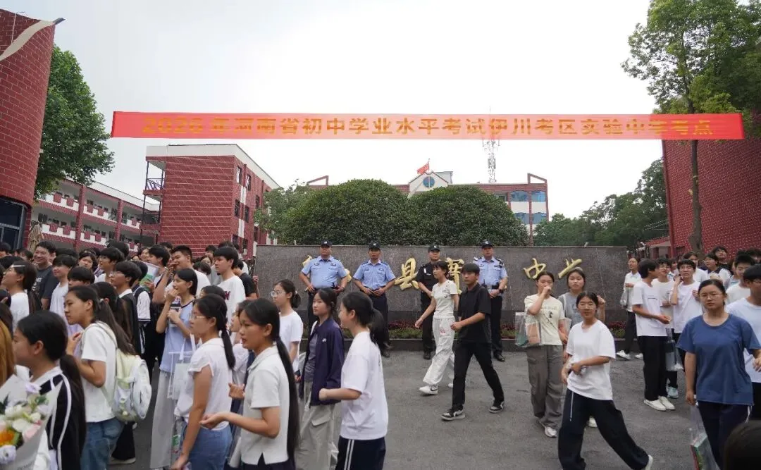 护航中考,“警”色相随!-第25张图片-四季读书网 护航中考,“警”色相随!-第25张图片-四季读书网