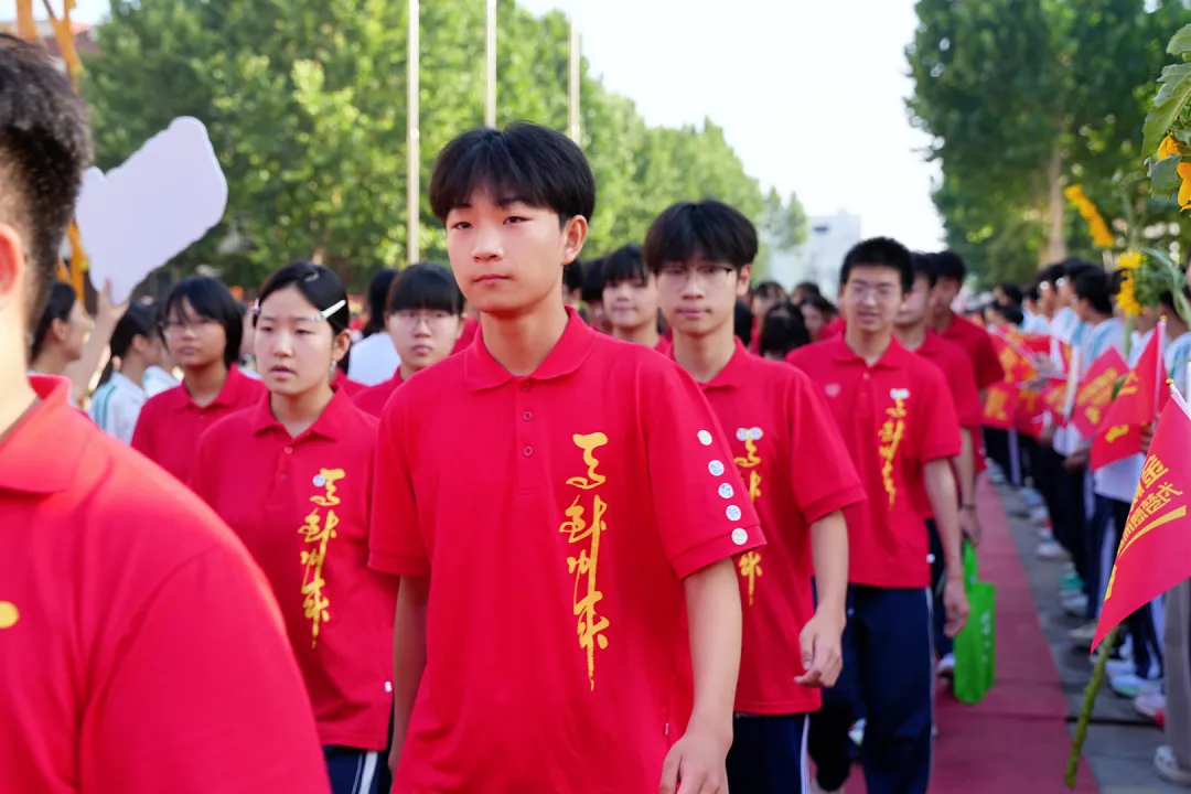 中考收官,勇者凯旋:带着满腔热血,奔赴下一场山海-第10张图片-四季读书网