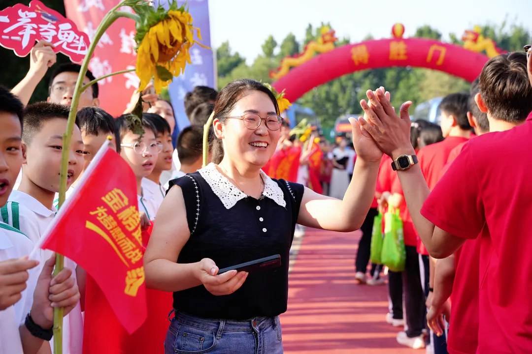 中考收官,勇者凯旋:带着满腔热血,奔赴下一场山海-第13张图片-四季读书网
