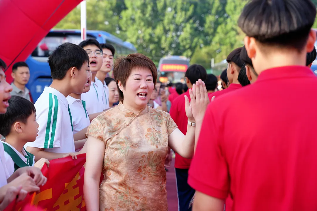 中考收官,勇者凯旋:带着满腔热血,奔赴下一场山海-第14张图片-四季读书网