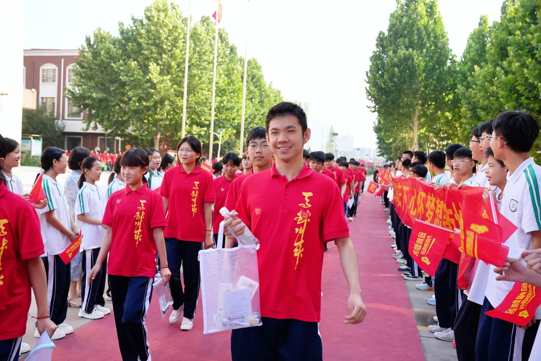 中考收官,勇者凯旋:带着满腔热血,奔赴下一场山海-第15张图片-四季读书网