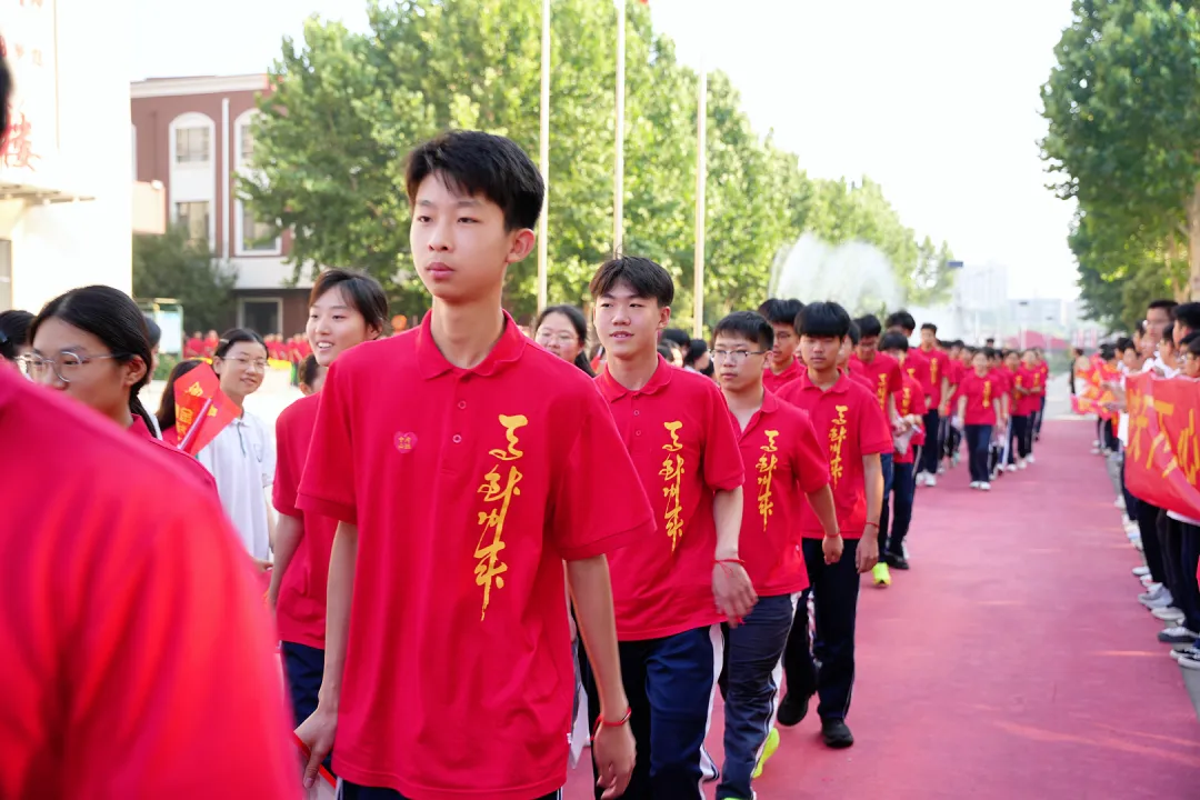 中考收官,勇者凯旋:带着满腔热血,奔赴下一场山海-第16张图片-四季读书网