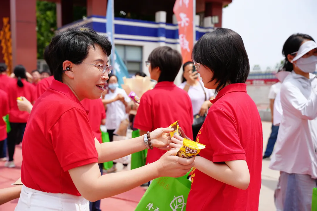 中考收官,勇者凯旋:带着满腔热血,奔赴下一场山海-第26张图片-四季读书网