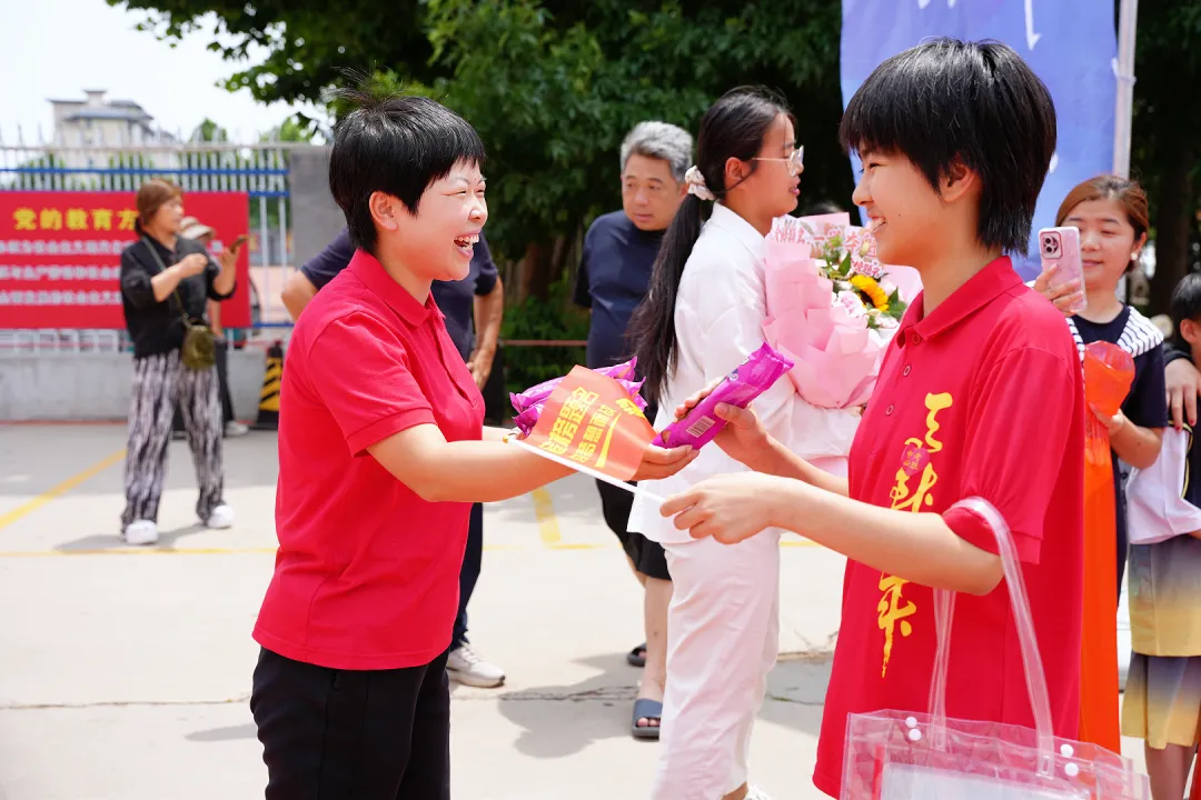 中考收官,勇者凯旋:带着满腔热血,奔赴下一场山海-第27张图片-四季读书网