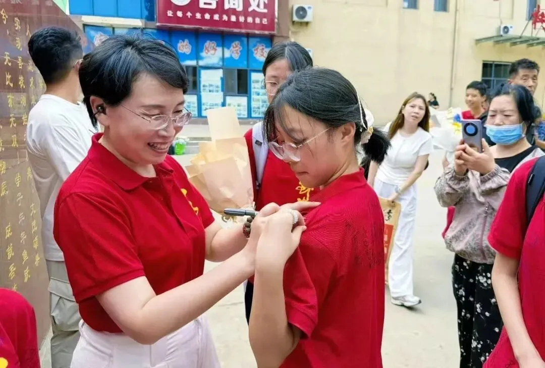 中考收官,勇者凯旋:带着满腔热血,奔赴下一场山海-第30张图片-四季读书网