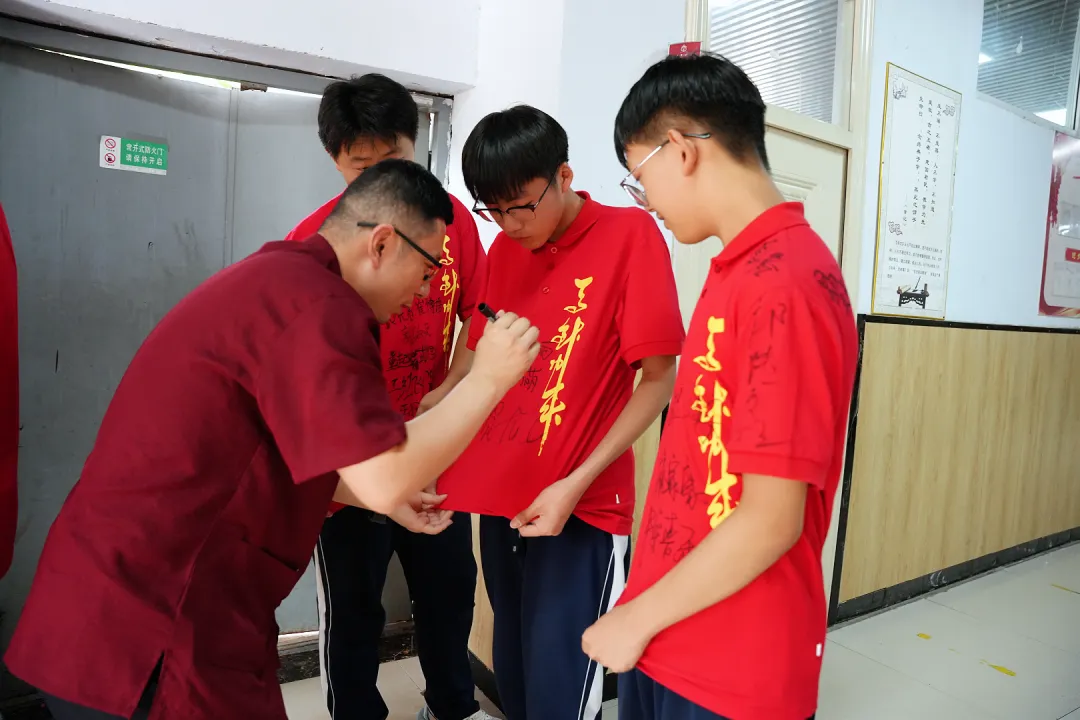 中考收官,勇者凯旋:带着满腔热血,奔赴下一场山海-第33张图片-四季读书网
