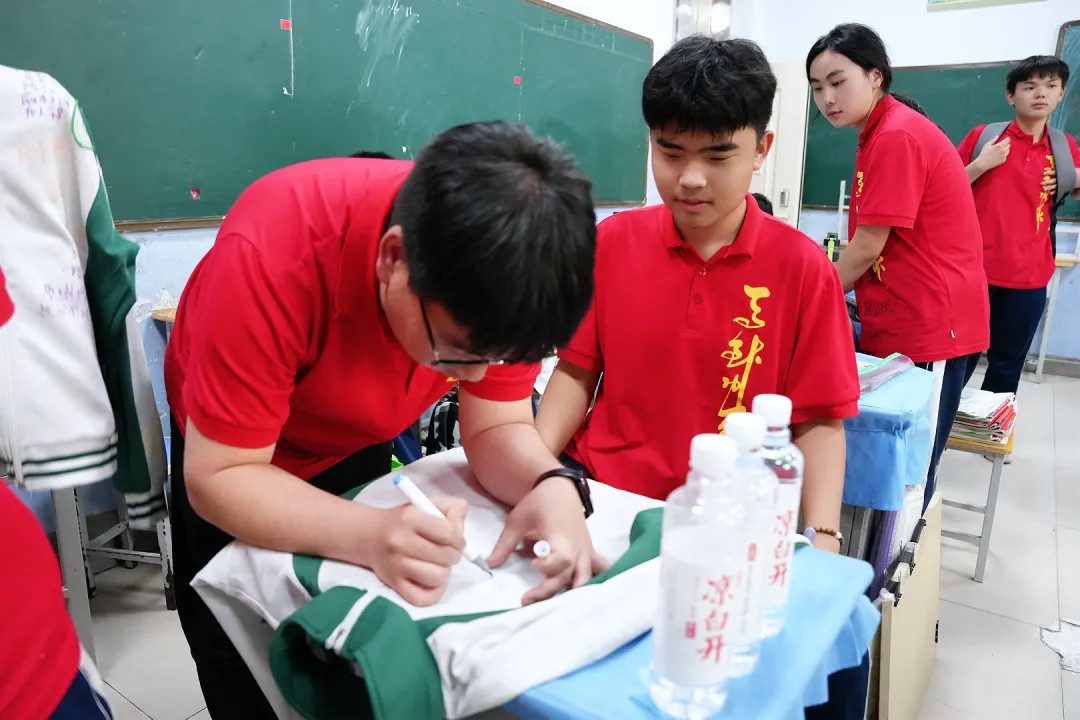 中考收官,勇者凯旋:带着满腔热血,奔赴下一场山海-第42张图片-四季读书网