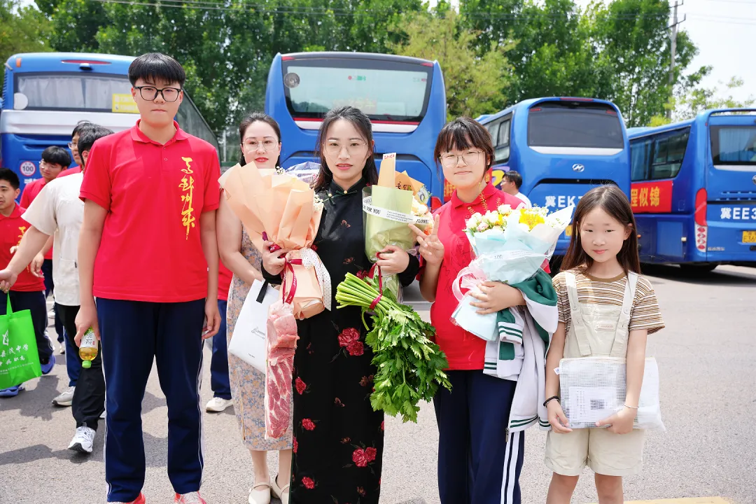 中考收官,勇者凯旋:带着满腔热血,奔赴下一场山海-第70张图片-四季读书网
