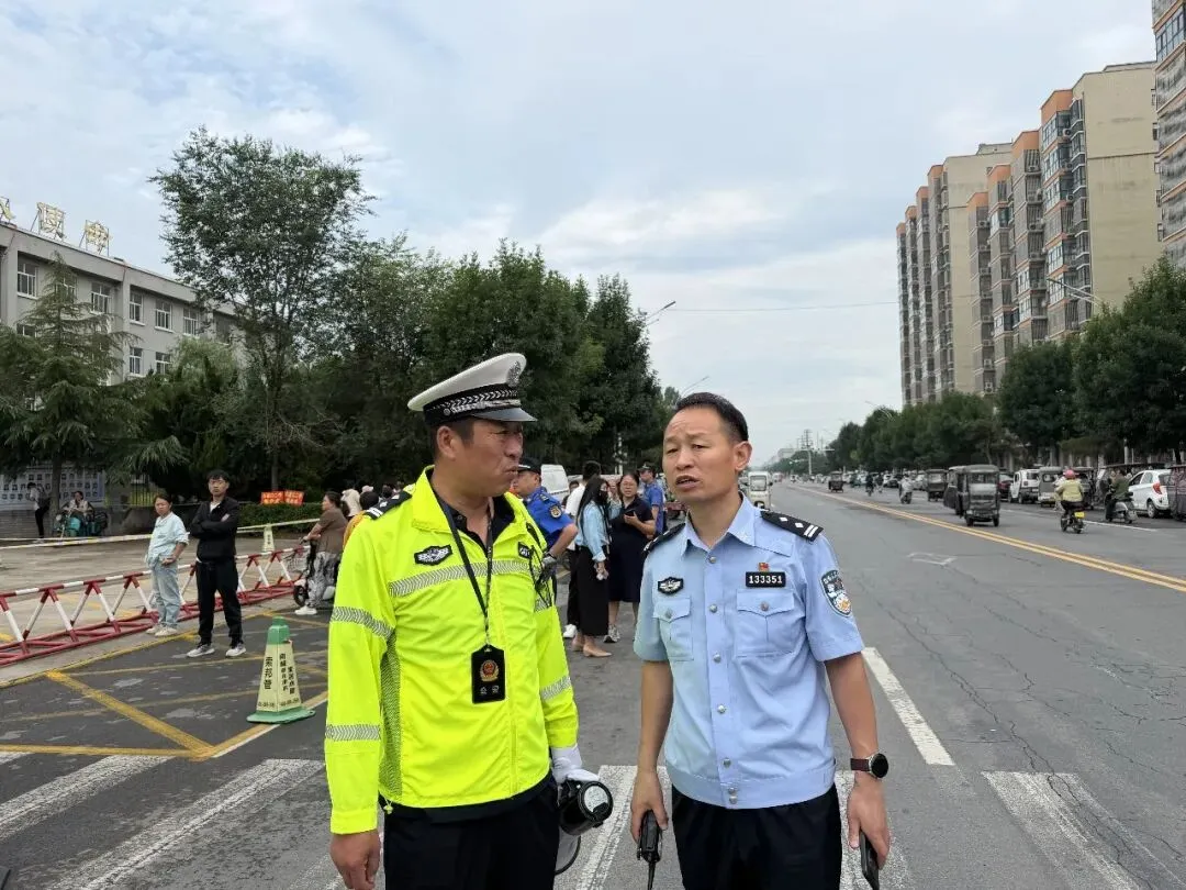 中考,守护依旧!!-第4张图片-四季读书网 中考,守护依旧!!-第4张图片-四季读书网