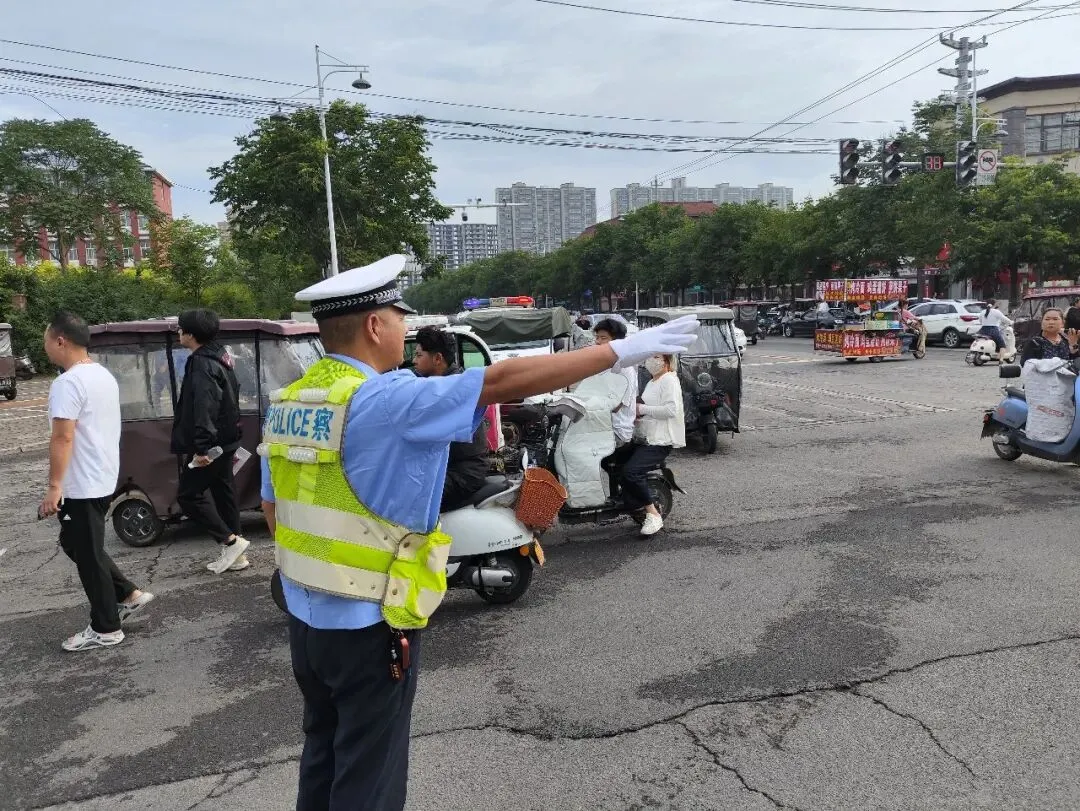 中考,守护依旧!!-第6张图片-四季读书网 中考,守护依旧!!-第6张图片-四季读书网