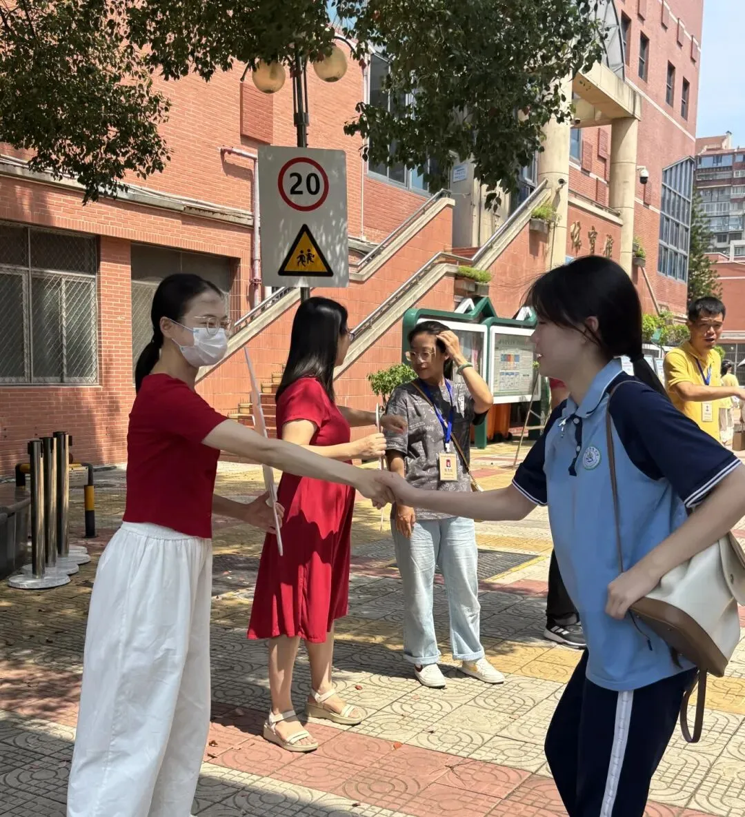 中考收官|这些被爱包围的「柏样」瞬间,都成了最美的风景-第21张图片-四季读书网 中考收官|这些被爱包围的「柏样」瞬间,都成了最美的风景-第21张图片-四季读书网