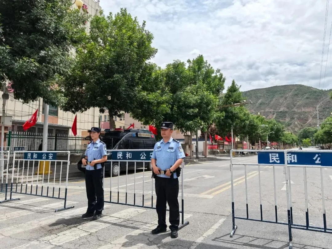 【民和公安】护航平安中考 守护四十华诞-第3张图片-四季读书网 【民和公安】护航平安中考 守护四十华诞-第3张图片-四季读书网