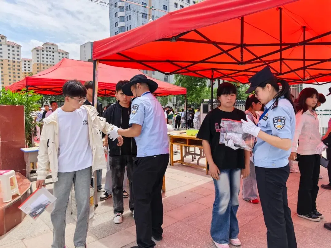 【民和公安】护航平安中考 守护四十华诞-第4张图片-四季读书网 【民和公安】护航平安中考 守护四十华诞-第4张图片-四季读书网