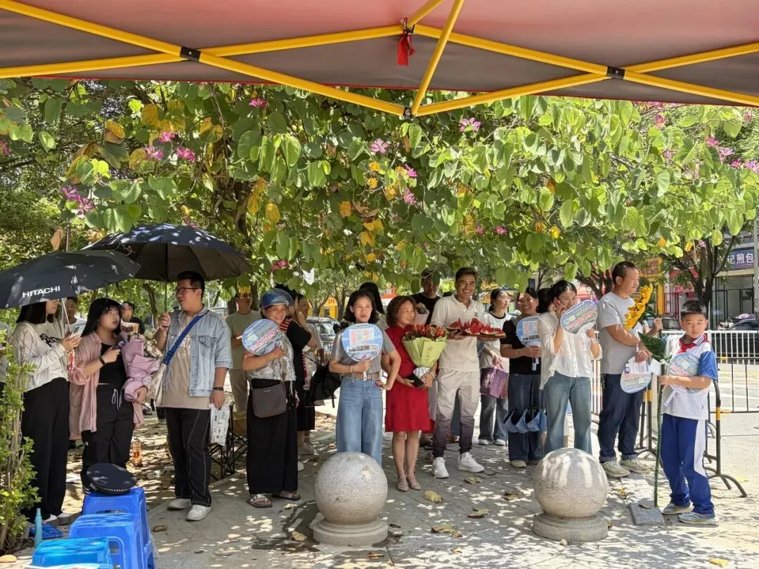 中考落幕!永泰考场外“花式”接考-第3张图片-四季读书网