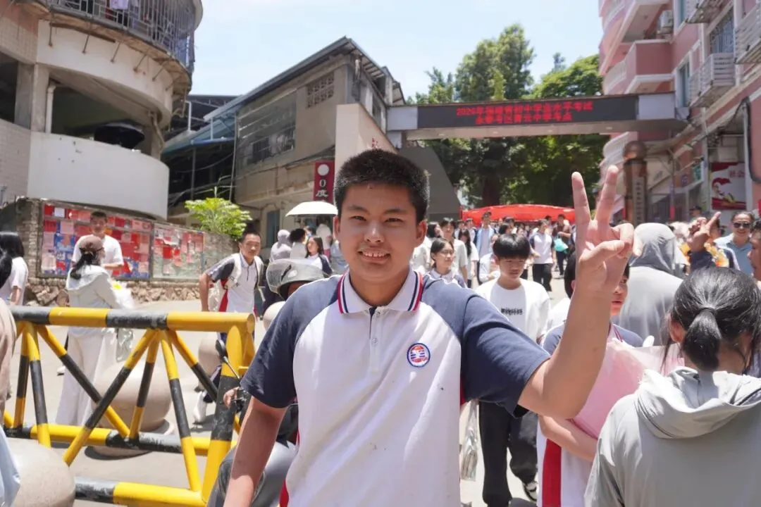 中考落幕!永泰考场外“花式”接考-第16张图片-四季读书网