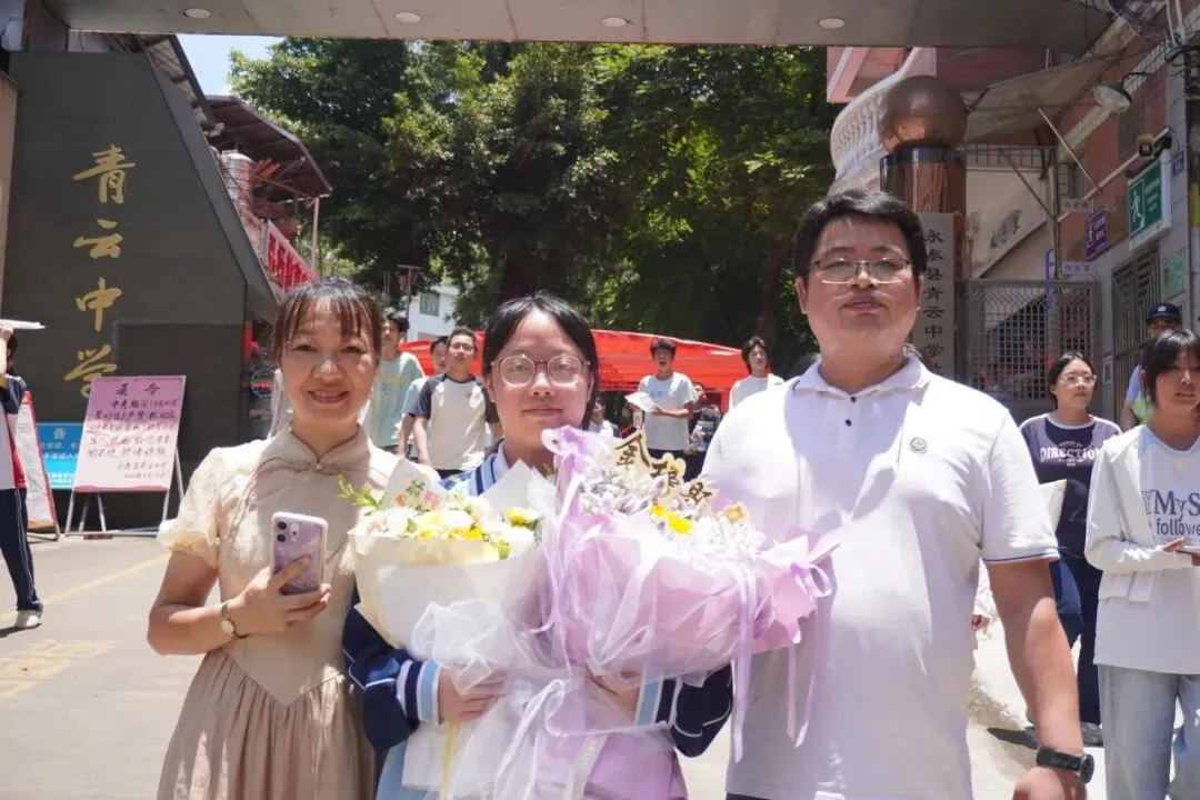 中考落幕!永泰考场外“花式”接考-第19张图片-四季读书网