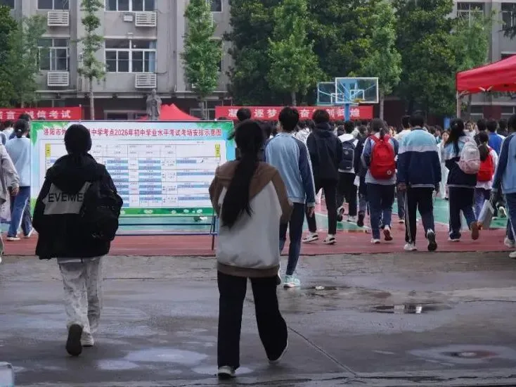 蝉鸣盛夏 藏蓝护航 —— 河南警方守护中考逐梦路-第6张图片-四季读书网