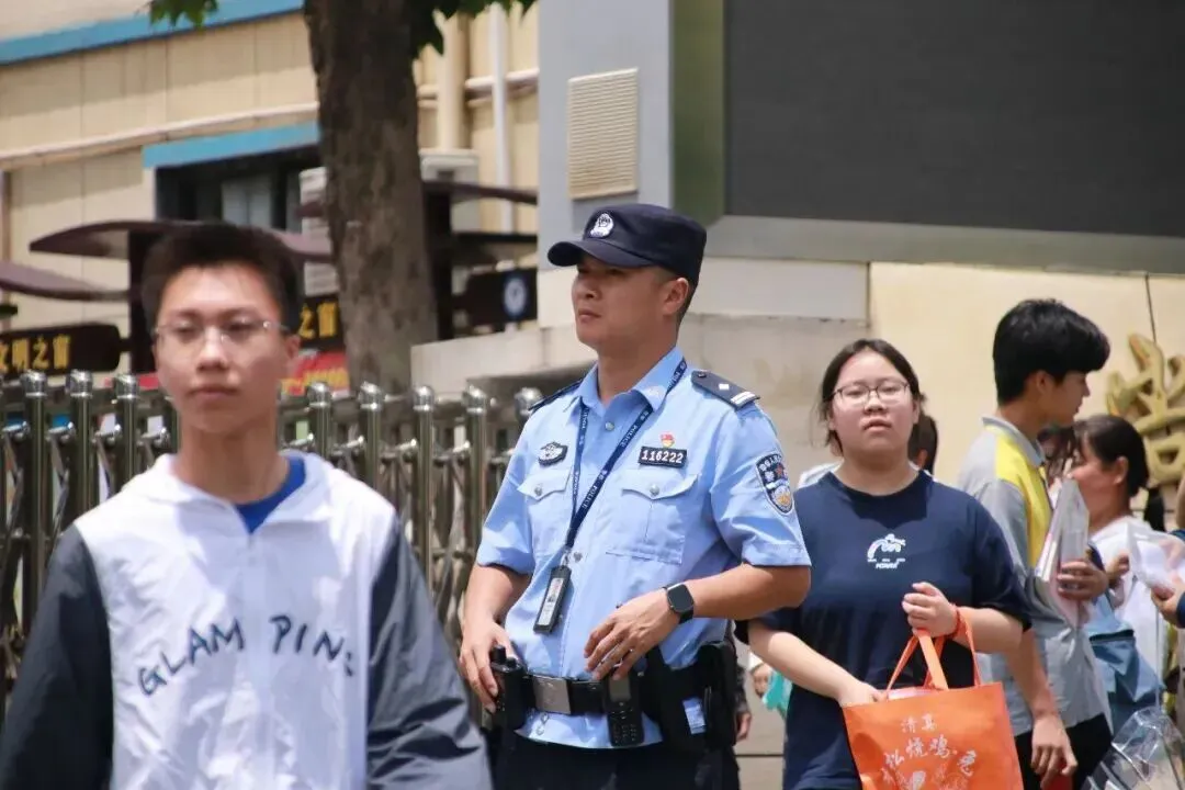 蝉鸣盛夏 藏蓝护航 —— 河南警方守护中考逐梦路-第7张图片-四季读书网