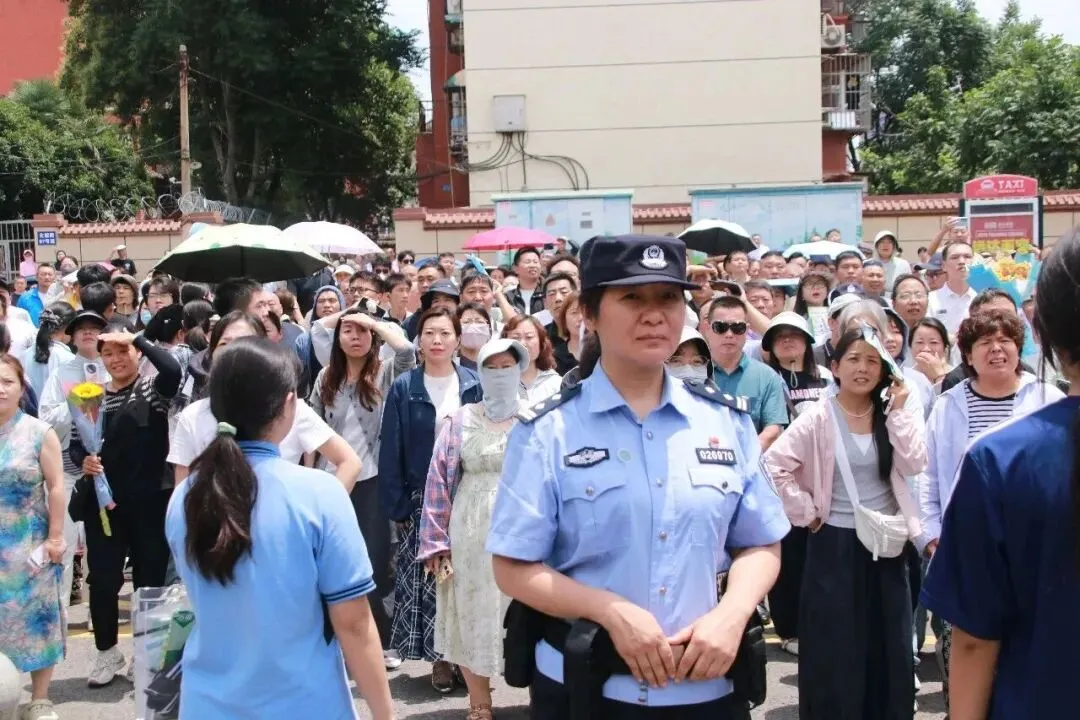 蝉鸣盛夏 藏蓝护航 —— 河南警方守护中考逐梦路-第11张图片-四季读书网